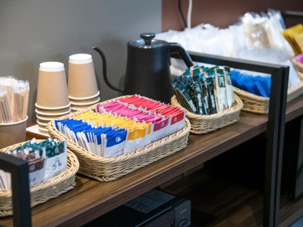 Glamping Tokyo Asakusa : photo 8 de la chambre hébergement lits jumeaux avec lits superposés et douche commune