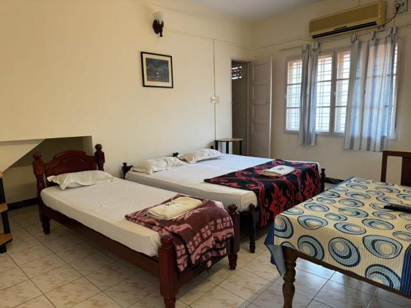 Aambal Residency : photo 4 de la chambre chambre triple