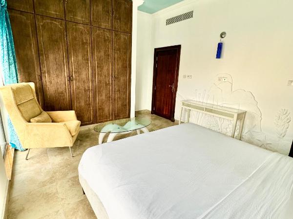 DARÏ : photo 7 de la chambre chambre lit queen-size - vue sur piscine