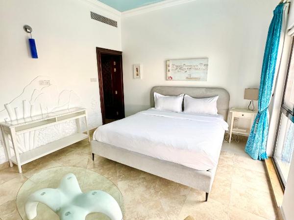 DARÏ : photo 3 de la chambre chambre lit queen-size - vue sur piscine