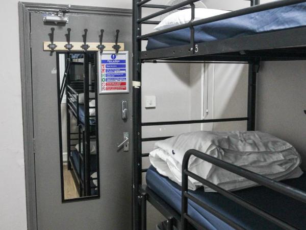 Onefam Waterloo 18-36 years old : photo 1 de la chambre chambre triple avec salle de bains commune