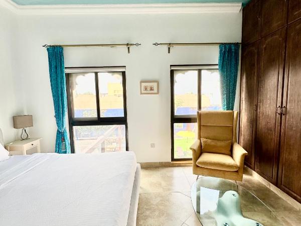 DARÏ : photo 4 de la chambre chambre lit queen-size - vue sur piscine