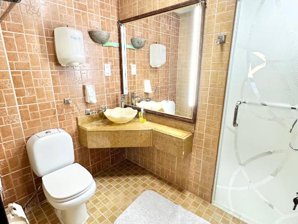 DARÏ : photo 8 de la chambre chambre lit queen-size - vue sur piscine