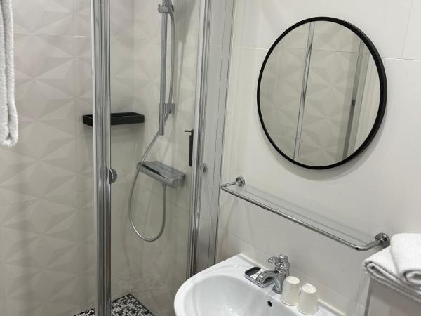 Le Grand Hôtel Mont Dore : photo 7 de la chambre chambre lit queen-size