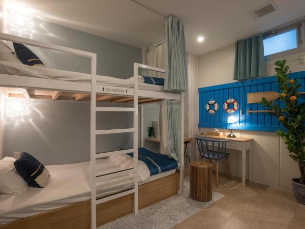 Glamping Tokyo Asakusa : photo 5 de la chambre lits superposés dans dortoir mixte avec salle d'eau commune