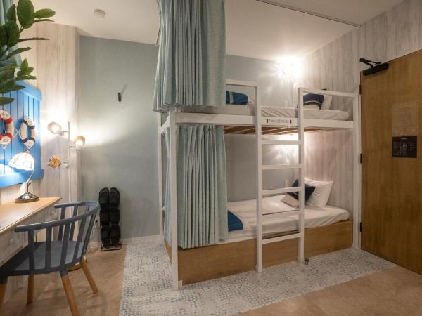 Glamping Tokyo Asakusa : photo 6 de la chambre lits superposés dans dortoir mixte avec salle d'eau commune