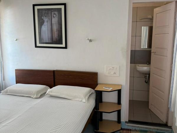 Aambal Residency : photo 5 de la chambre chambre double