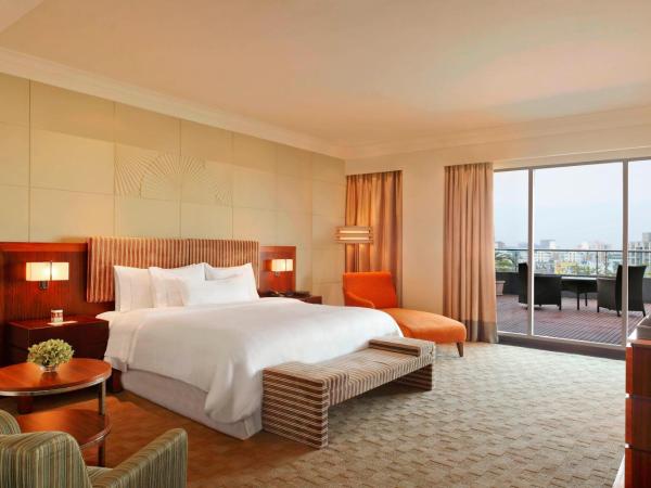 The Westin Pune Koregaon Park : photo 3 de la chambre 1 king bed, executive lounge access, large balcony, large room