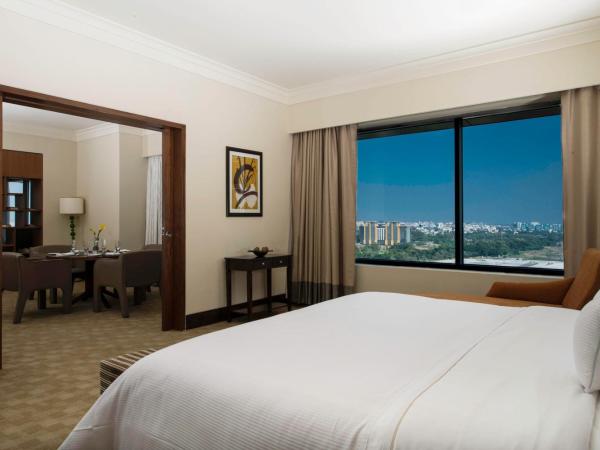 The Westin Pune Koregaon Park : photo 8 de la chambre 1 king bed, executive lounge access, large private terrace, penthouse suite
