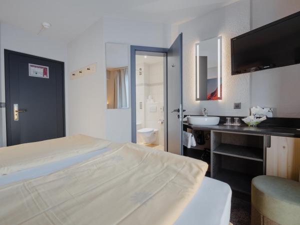 Hotel Central Wolter - Grindelwald : photo 5 de la chambre chambre familiale avec balcon (4 personnes)