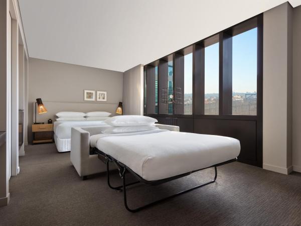 Four Points by Sheraton Sydney, Central Park : photo 2 de la chambre corner king studio suite with sofa bed