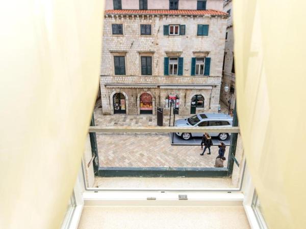 Studio Apartments Stradun : photo 4 de la chambre studio avec vue sur la ville