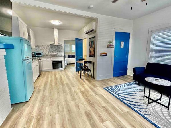 Luxury 1 BR Montrose - Cagliari at The Italian Plaza : photo 1 de la chambre appartement 1 chambre