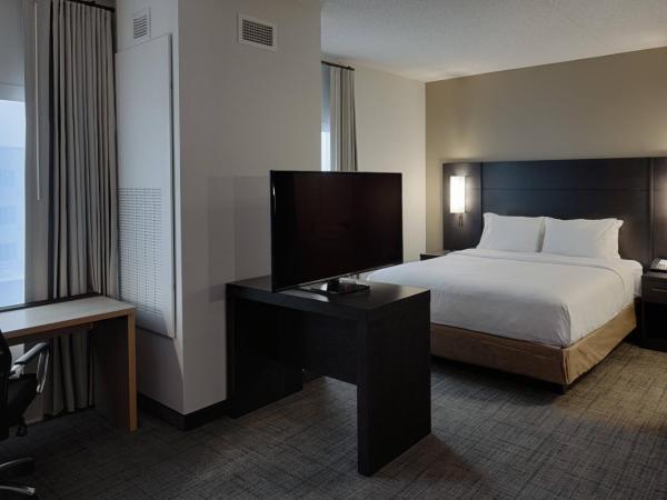 Residence Inn by Marriott Columbus Airport : photo 1 de la chambre studio with king bed and a sofa bed