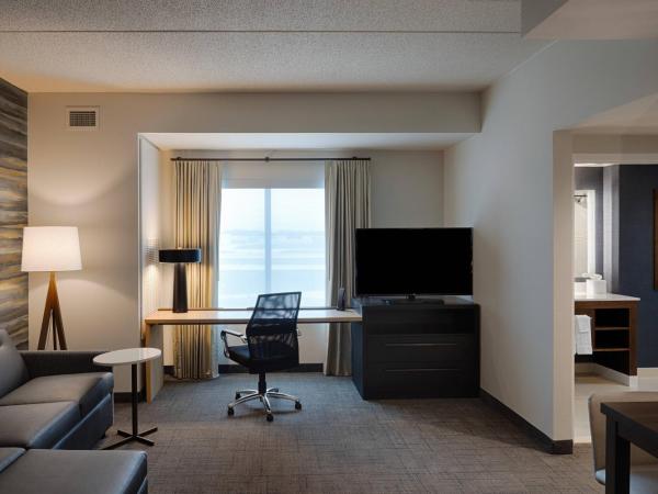 Residence Inn by Marriott Columbus Airport : photo 1 de la chambre suite 1 chambre lit king-size avec canapé-lit
