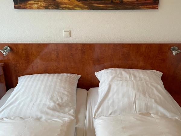 Hotel Garni Merkenich : photo 4 de la chambre chambre deluxe double ou lits jumeaux