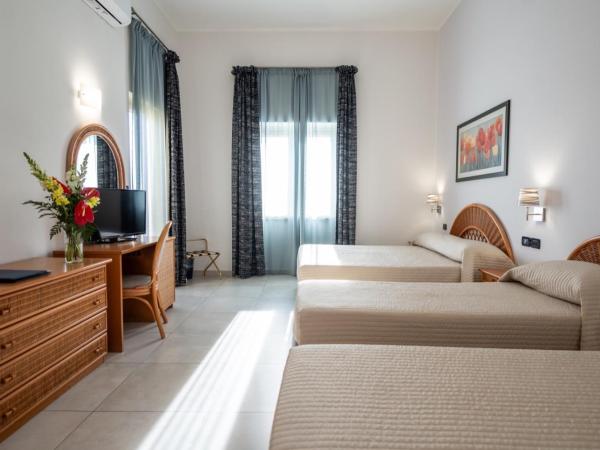 Hotel Corallo : photo 3 de la chambre chambre quadruple - vue sur mer