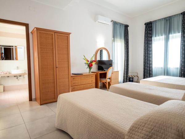 Hotel Corallo : photo 1 de la chambre chambre quadruple - vue sur mer