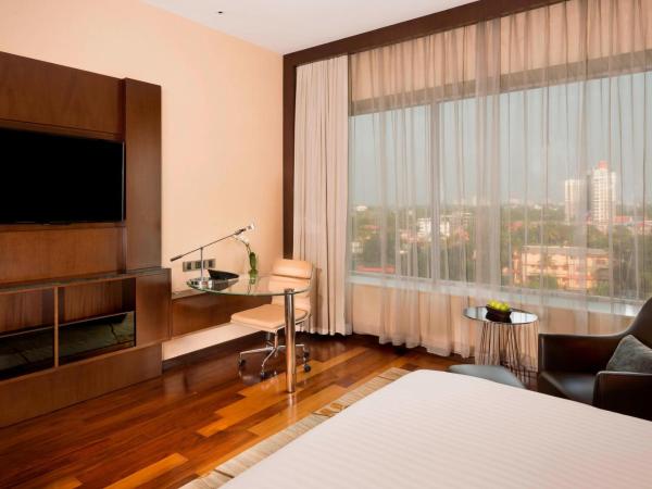 Kochi Marriott Hotel : photo 2 de la chambre chambre lit king-size exécutive - accès au salon exécutif