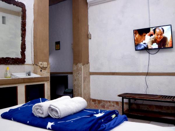 Budarno Homestay : photo 10 de la chambre chambre double avec salle de bains privative