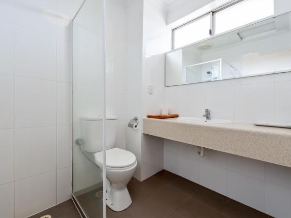 Econo Lodge Rivervale : photo 9 de la chambre chambre standard lit queen-size