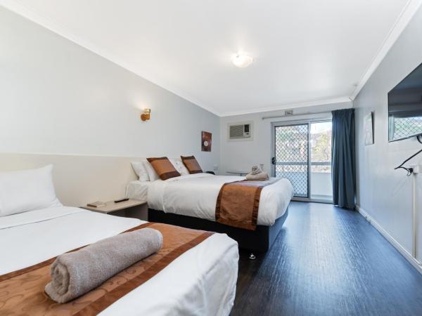 Econo Lodge Rivervale : photo 3 de la chambre chambre triple standard