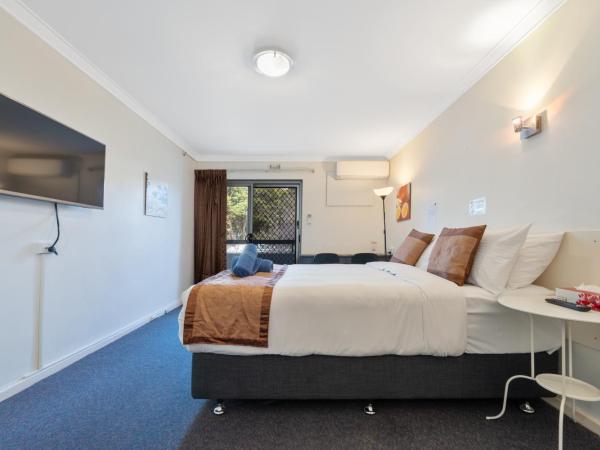 Econo Lodge Rivervale : photo 3 de la chambre chambre supérieure lit queen-size