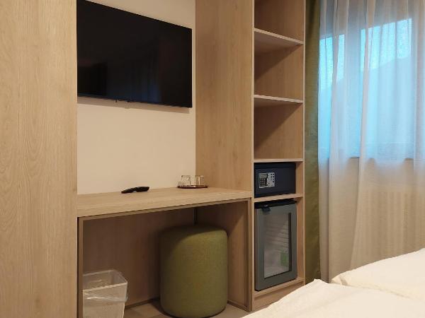 Hotel Nessi Locarno : photo 5 de la chambre chambre double moderne - vue sur montagne