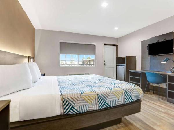 Motel 6 San Diego, CA Airport Harbor : photo 2 de la chambre chambre lit king-size - non-fumeurs