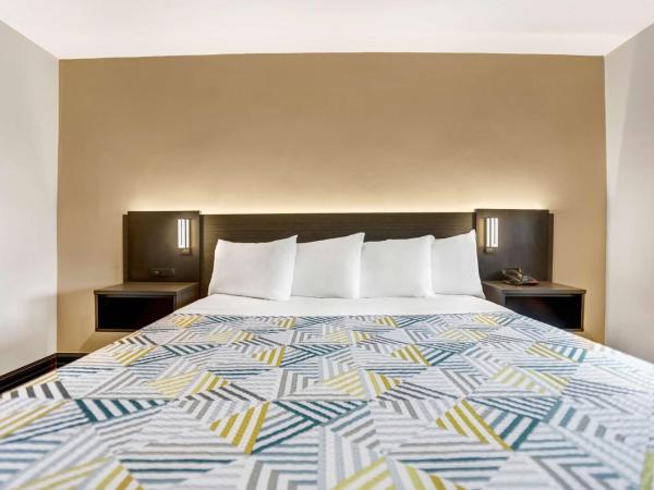 Motel 6 San Diego, CA Airport Harbor : photo 4 de la chambre chambre lit king-size - non-fumeurs