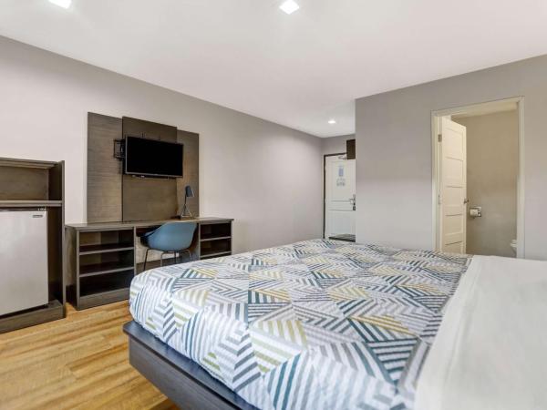 Motel 6 San Diego, CA Airport Harbor : photo 5 de la chambre chambre lit king-size - non-fumeurs