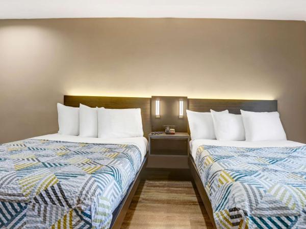 Motel 6 San Diego, CA Airport Harbor : photo 3 de la chambre chambre quadruple - non-fumeurs