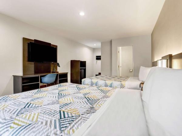 Motel 6 San Diego, CA Airport Harbor : photo 3 de la chambre chambre 2 lits queen-size - non-fumeurs