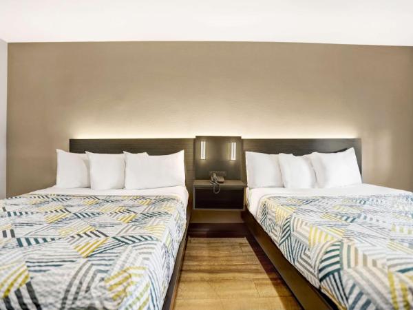 Motel 6 San Diego, CA Airport Harbor : photo 4 de la chambre chambre 2 lits queen-size - non-fumeurs