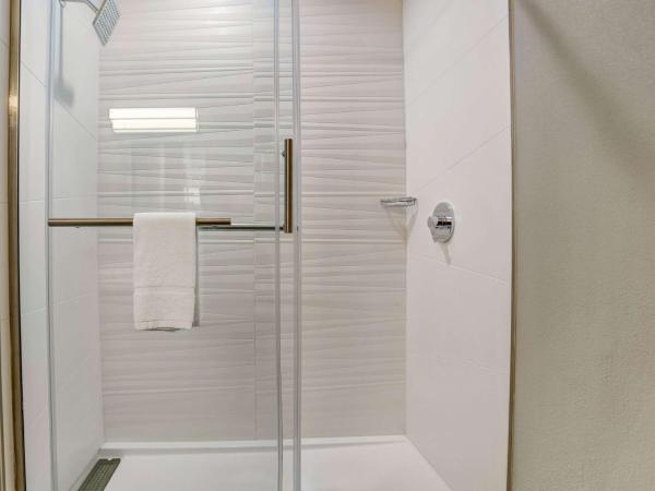 Motel 6 San Diego, CA Airport Harbor : photo 6 de la chambre chambre quadruple - non-fumeurs