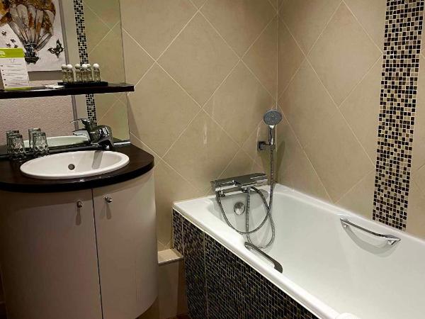 Hôtel La Réserve : photo 8 de la chambre chambre double – vue sur lac