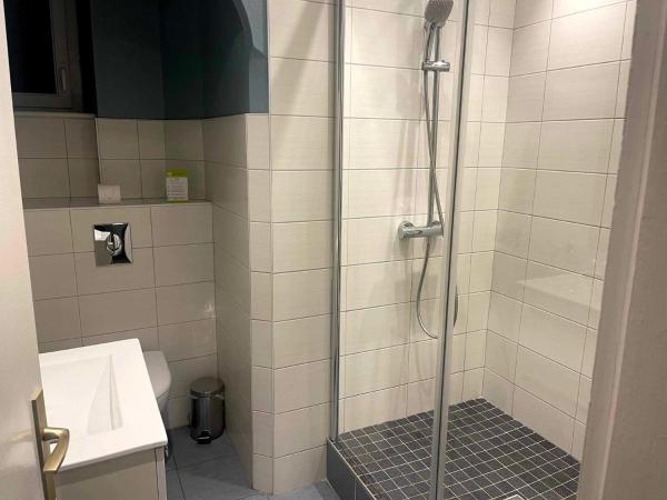 Hôtel La Réserve : photo 6 de la chambre chambre double standard