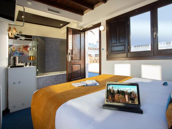 Casual Ilbira Granada : photo 2 de la chambre chambre double avec terrasse