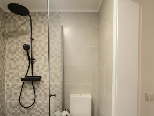 Alojamento da Avó Rosa : photo 7 de la chambre chambre double avec salle de bains privative