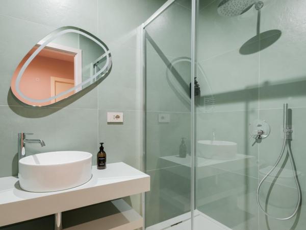Porta D'Oro Charming House II & Spa : photo 5 de la chambre suite deluxe avec baignoire spa