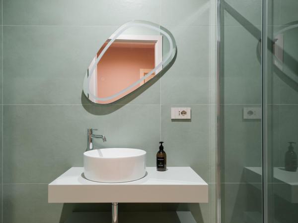 Porta D'Oro Charming House II & Spa : photo 4 de la chambre suite deluxe avec baignoire spa