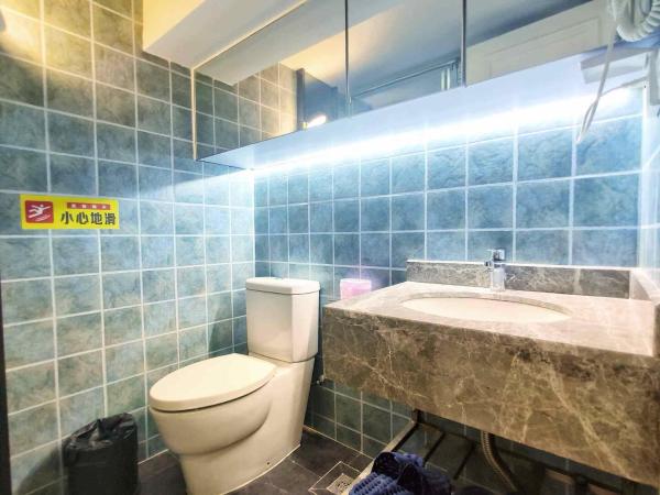 广州沃家国际公寓 : photo 8 de la chambre chambre double ou lits jumeaux deluxe - vue sur ville 