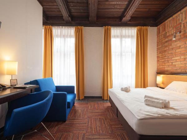 Palazzo Rosso Old Town : photo 2 de la chambre chambre double avec lit d'appoint