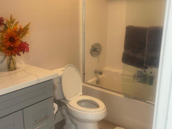 PRIVATE ROOM IN NEW APPARTMENT WITH FULL BATH : photo 2 de la chambre chambre lit queen-size deluxe