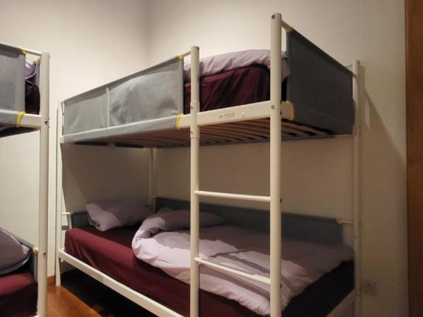 Viktoria HOSTEL : photo 3 de la chambre lit dans dortoir pour hommes de 4 lits