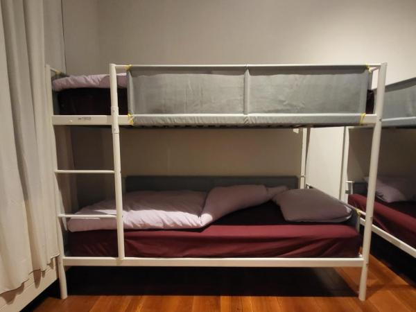 Viktoria HOSTEL : photo 2 de la chambre lit dans dortoir pour hommes de 4 lits