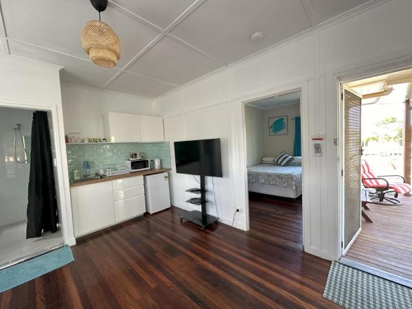 Hidden Little Gem/ Funky Corner/Boutique Granny Flat : photo 3 de la chambre chambre lits jumeaux avec balcon