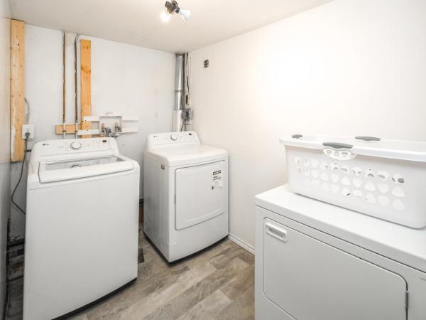 V-Home by Heritage park and Glenmore Reservoir : photo 1 de la chambre bungalow - vue sur jardin
