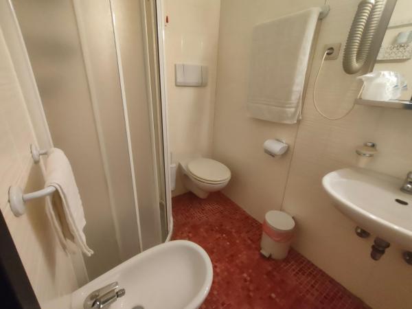 Hotel Ada : photo 2 de la chambre chambre double Économique