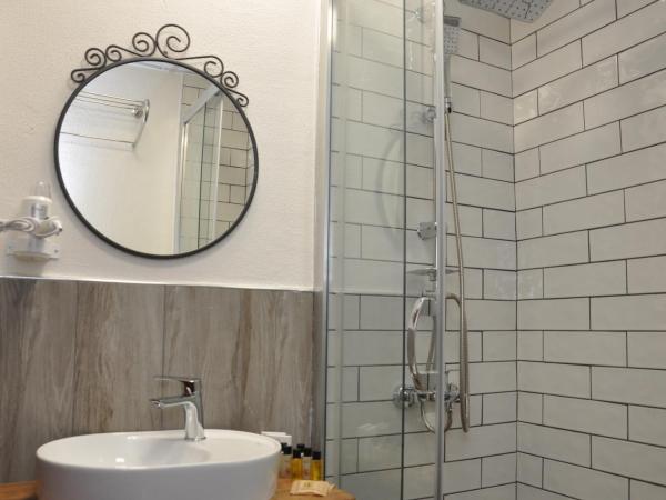 La Casa Carina Butik Otel : photo 3 de la chambre chambre double deluxe (2 adultes + 1 enfant)